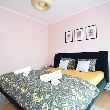Stylish Apartment With Video Projector บูคาเรสต์ ภายนอก รูปภาพ